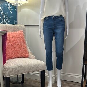 TAHARI Classic Blue Cropped Jeans, in a size 10